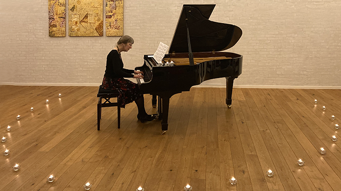 Koncertpianist Susanne Clod Pedersen spiller Stilfærdig koncert